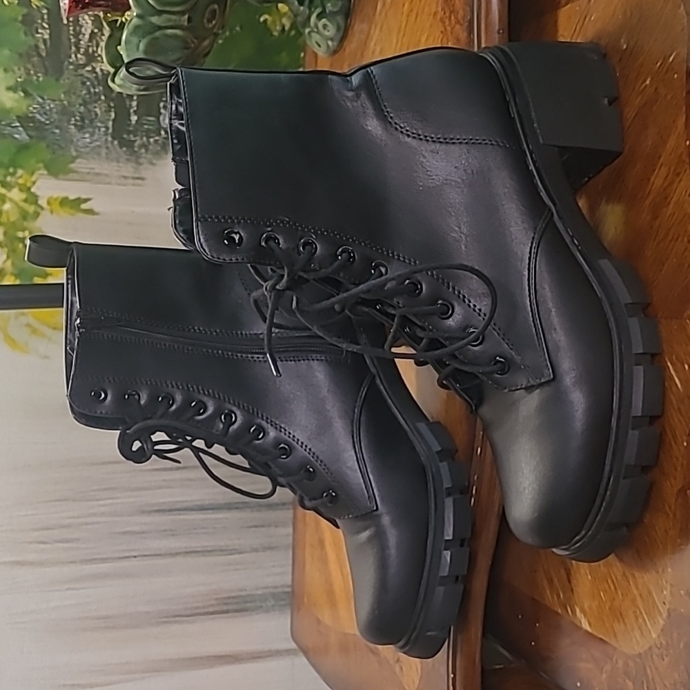 Soda Womens size 11 Black Lace Up Combat Moto Boots with Chunky Platform - Picture 2 of 9
